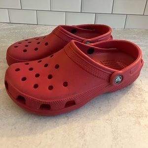CROCS!